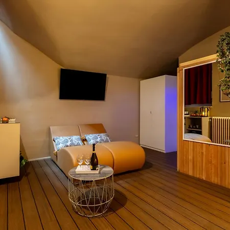 Romac Coronari With Gym, Sauna And Garden